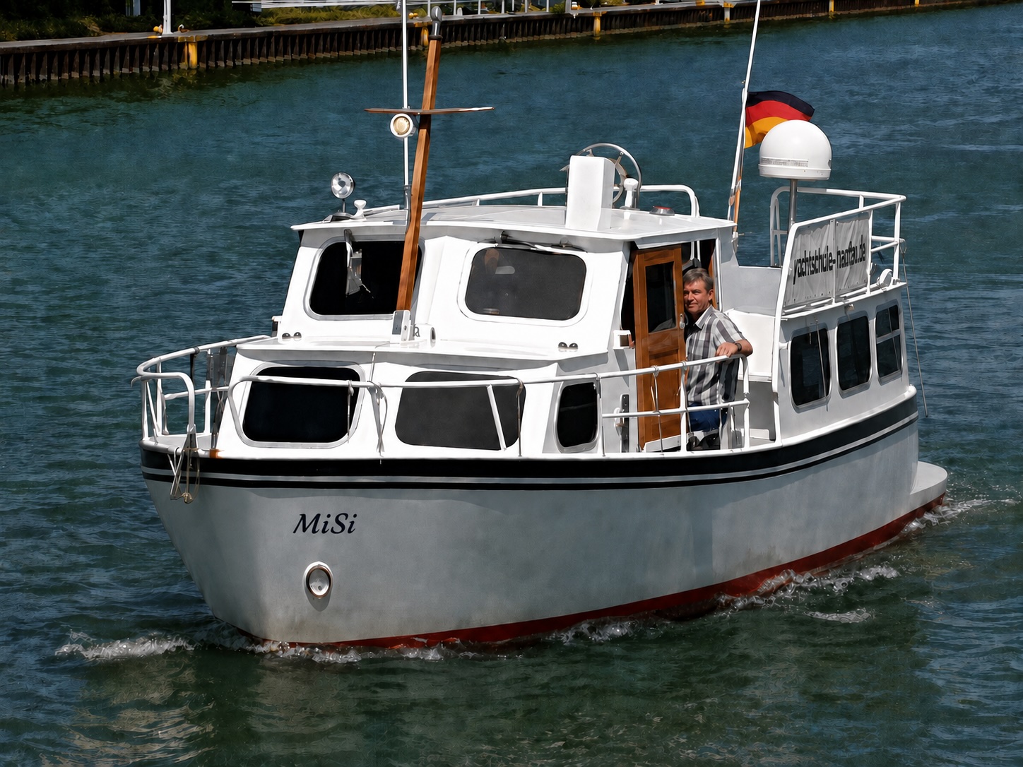 Schulungsboot MiSi der Yachtschule Rünthe — unser holländischer Stahlverdränger am Datteln-Hamm-Kanal